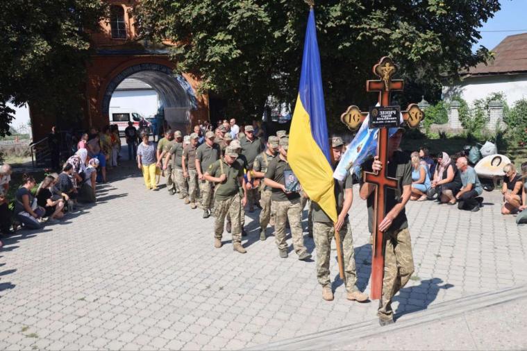 На Черкащині попрощалися із загиблим військовим з Луганщини