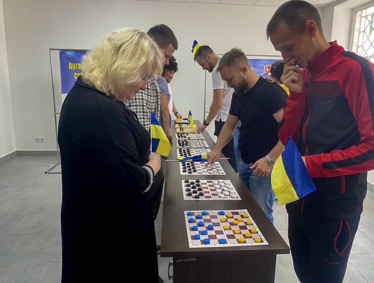 Для луганських ВПО у Рівному організували кімнату спортивних зустрічей