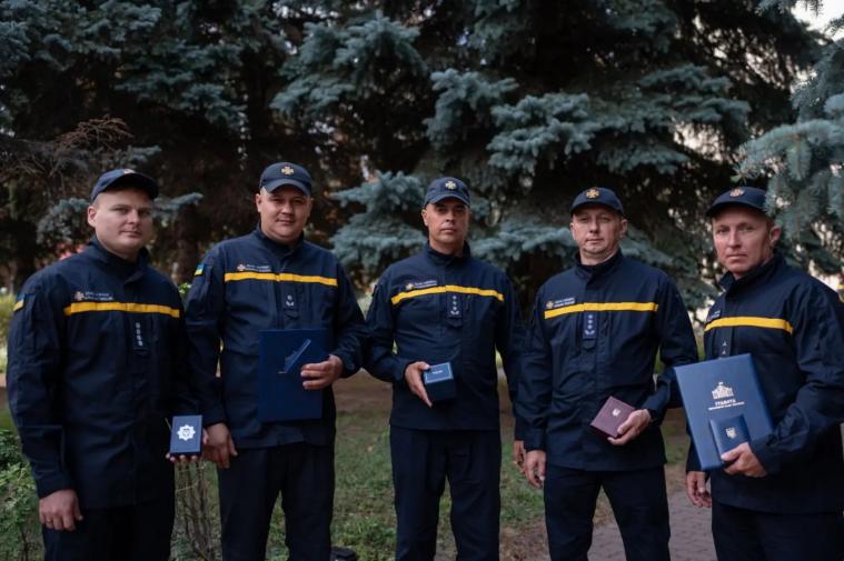 Луганських рятувальників відзначили державними нагородами