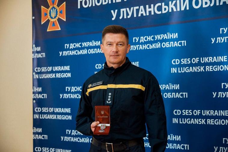 За внесок у безпеку та оборону України нагородили рятувальників з Луганщини