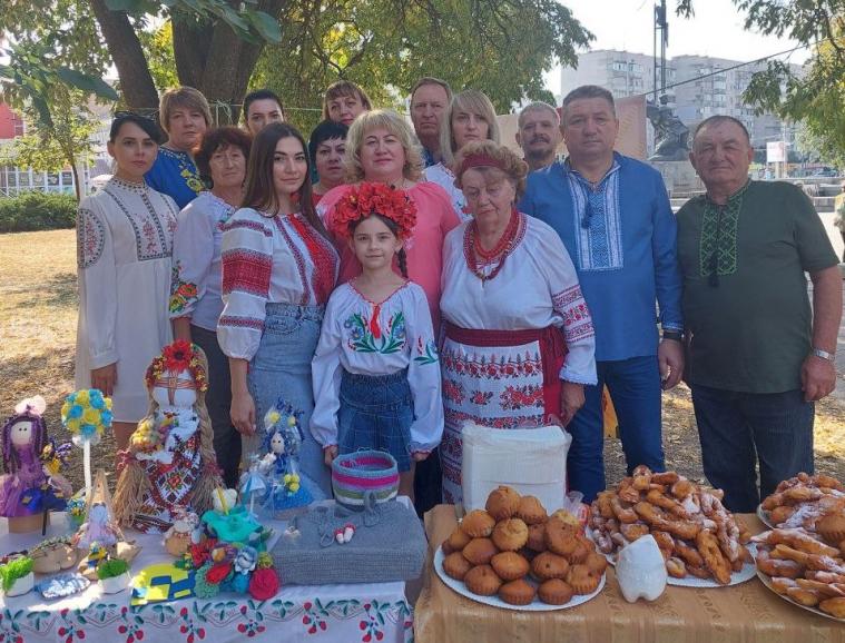 Луганські переселенці у Черкасах влаштували благодійний ярмарок на підтримку ЗСУ