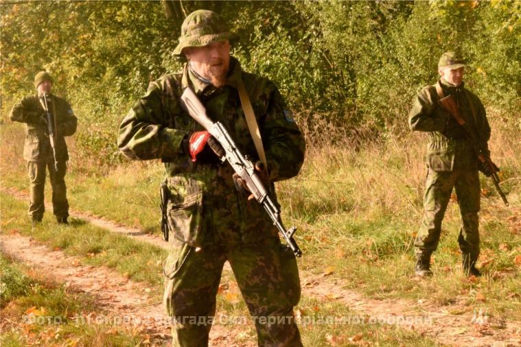Бійців Луганської тероборони навчають за стандартами НАТО іноземні інструктори (ФОТО)