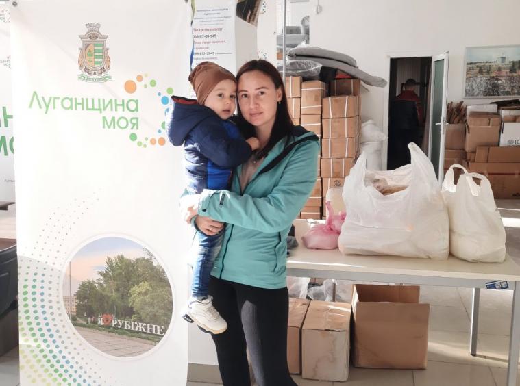 Майже 600 гігієнічних наборів видали луганчанам від Гуманітарної місії «Проліска» у Вінниці
