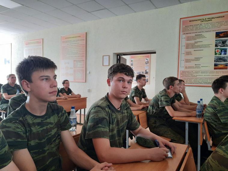 У росії підлітків з Донбасу і Запоріжжя готують до війни на військових зборах