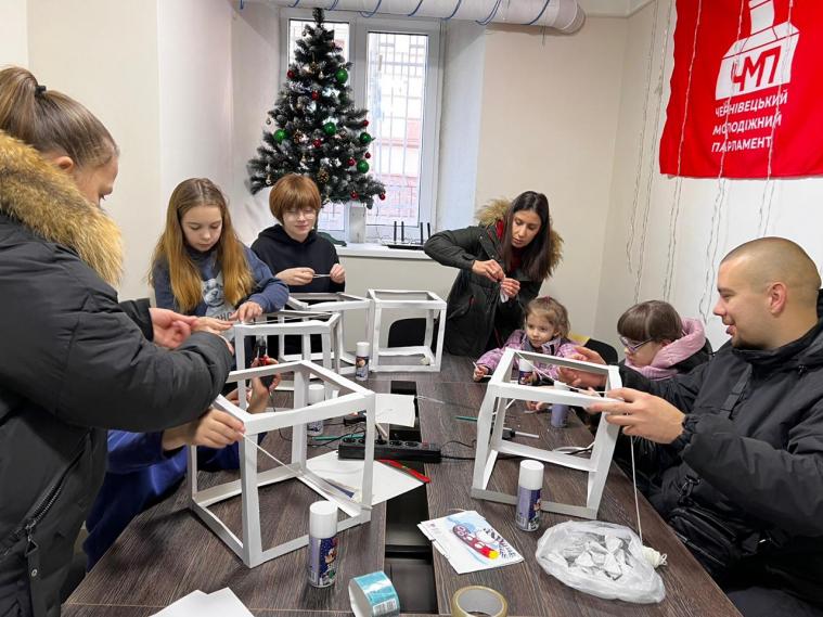У Чернівцях для дітей луганських ВПО провели різдвяну майстерню