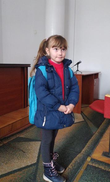 В Олександрії дітям луганським ВПО вручили рюкзаки з канцелярією