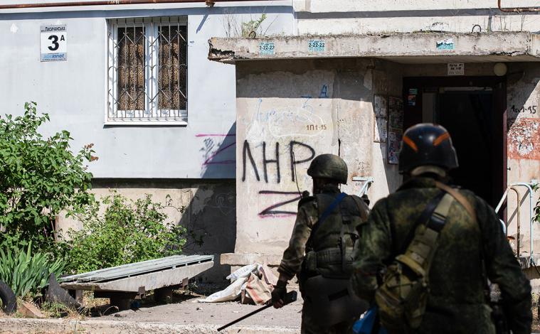 На Луганщині окупанти шукають інформаторів ЗСУ, перевіряючи телефони місцевих 