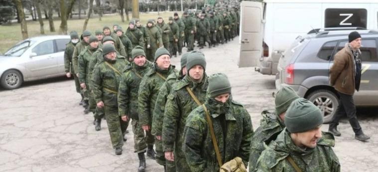  Окупанти готують підлітків з Луганщини до фронту. На першому етапі залучать близько 4 тисяч юнаків з «нових регіонів»