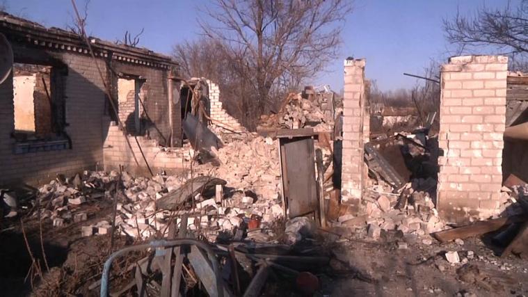 На Луганщині окупанти обстрілом зруйнували будинок
