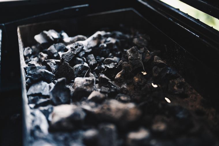 В Україні жінки видобувають вугілля під землею, коли сотні тисяч чоловіків призвані в армію, — The Economist