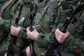 Окупанти не пропускатимуть чоловіків у разі  примусової евакуації з Луганщини 