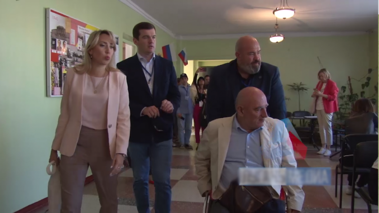 Кого кремль привіз спостерігати за “виборами” на окупованій Луганщині