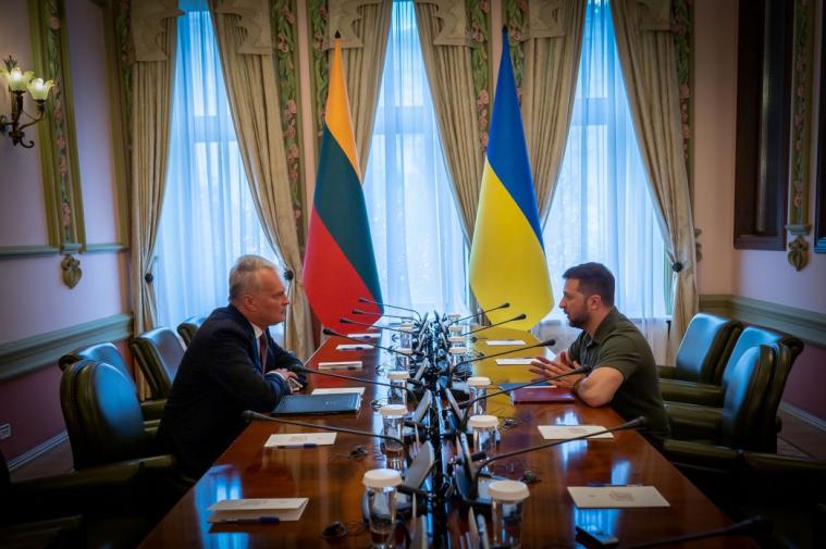 Литва узялася "мирити" Україну і Польщу: Науседа зустрівся з Дудою и Зеленським