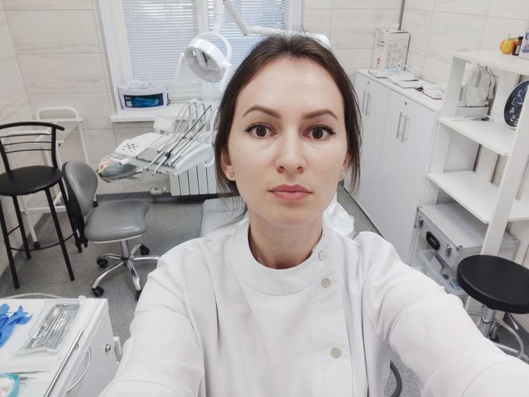 “Я людина, яка живе роботою”: стоматологиня з Сєвєродонецька відновила практику у Києві