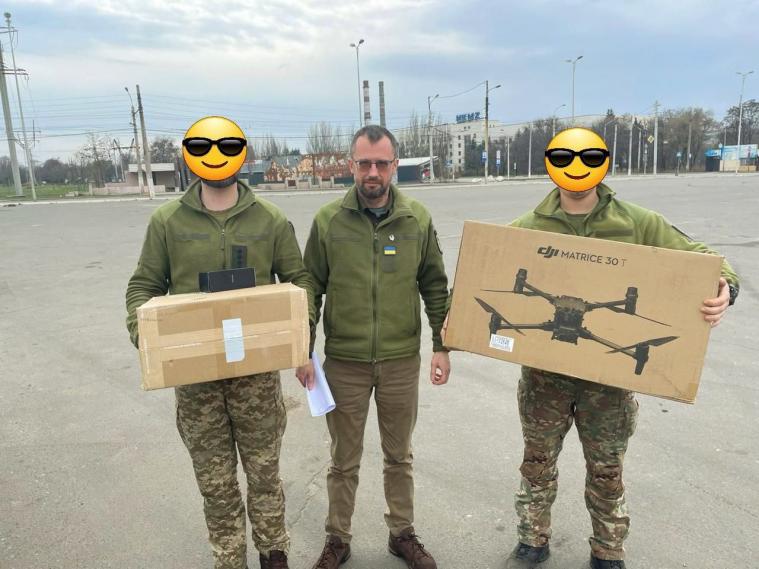 Сєвєродонецька громада передала захисникам Луганщини квадрокоптери