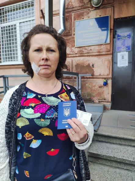 Переселенці з Луганщини відновили документи після пожежі
