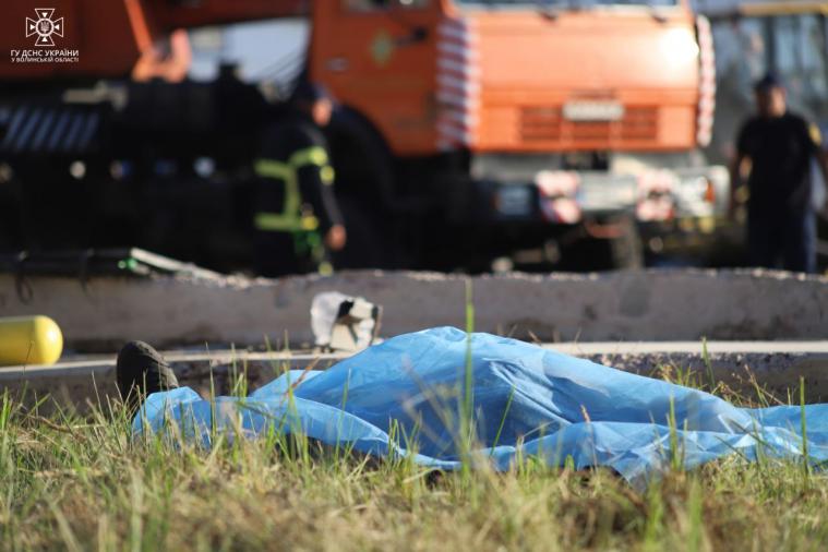 Рятувальники показали фото наслідків ракетного удару рф по Луцьку, де загинули троє людей