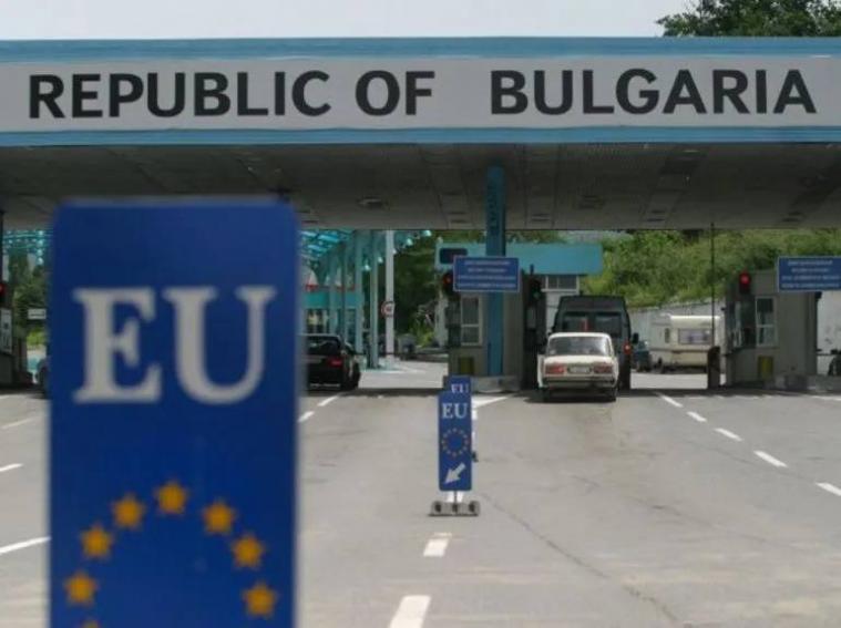 Болгарія забороняє в’їзд російських автомобілів