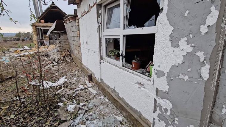 Росіяни скинули касетні боєприпаси на Чорнобаївку: троє людей загинули, є постраждалі (ФОТО)