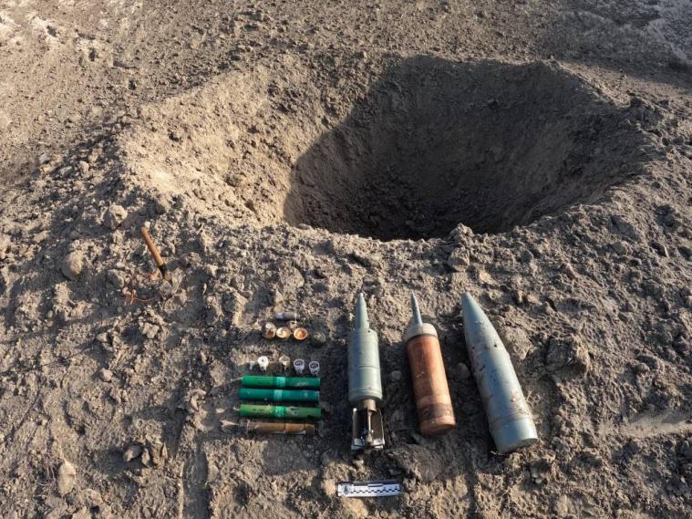 Піротехніки вилучили ворожі снаряди на деокупованій території Луганщини 