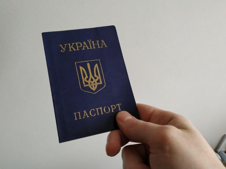 Після “походу вагнера” на москву у “лнр” на КПВВ затримують людей з українськими паспортами