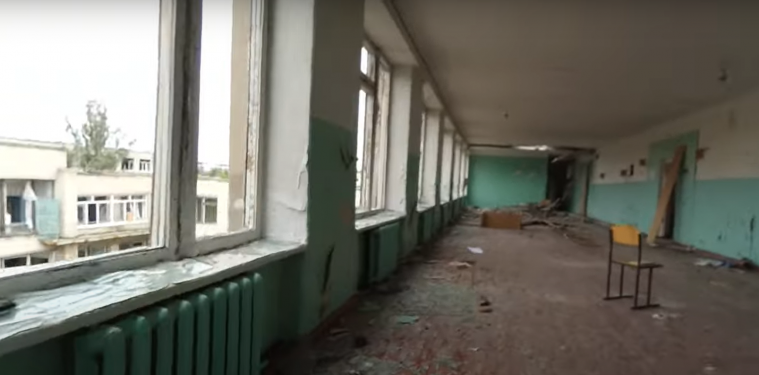 Чорні вікна та побиті стіни: свіже відео з сєвєродонецької школи № 4