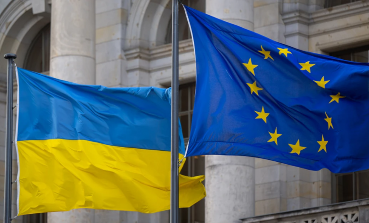 Єврокомісія готова розпочинати процес вступу України в ЄС, це триватиме 10 років, ― Bloomberg