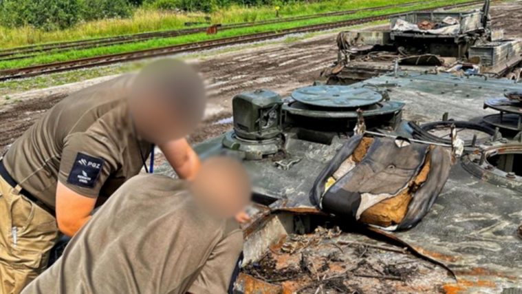 Польські зброярі ремонтують військову техніку в Україні поблизу лінії фронту з рф (ФОТО)
