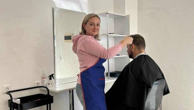 Для луганських ВПО у Вінниці запрацювала безкоштовна перукарня