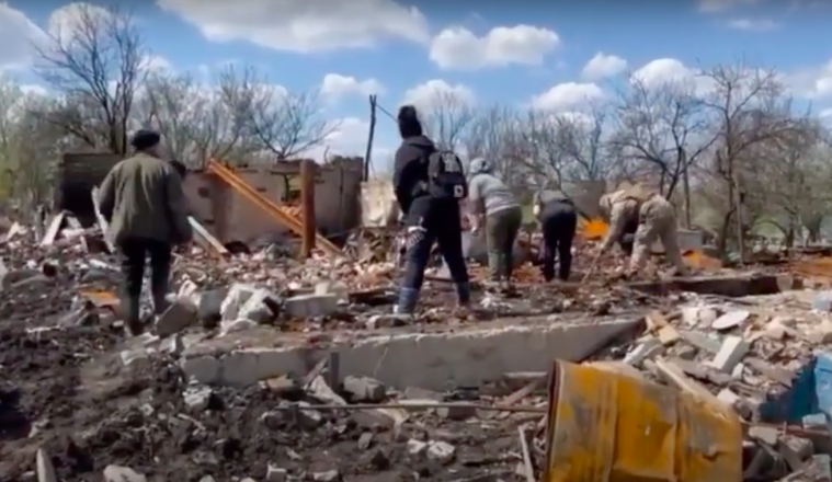 На Луганщині дістали з-під завалів трьох загиблих (Відео)