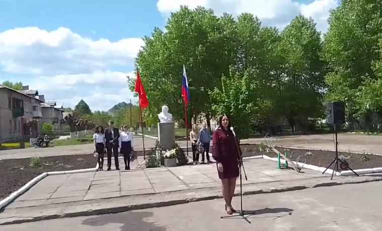 У Новодружеську окупанти не платять зарплати, але встановили пам’ятник Леніну (Фото)