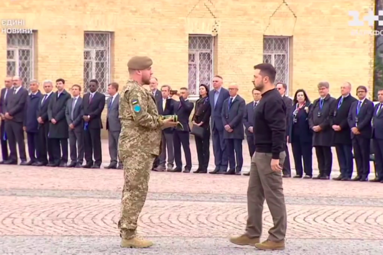 Президент нагородив відзнакою «За мужність та відвагу» батальйон «Айдар»