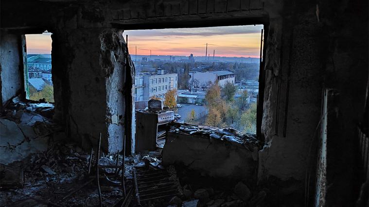 “Зруйновані будинки, випалена земля”, - репортаж росзмі з Сєвєродонецька (ФОТО)