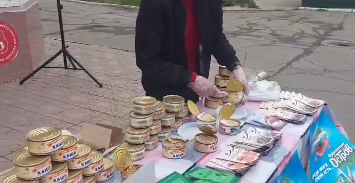 У Сєвєродонецьку провели дегустацію російських консервів