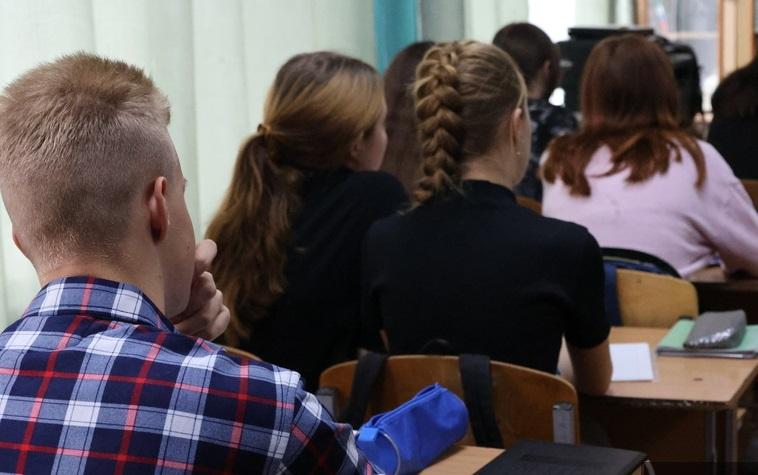Діти на окупованій Луганщині вчитимуть історію рф за переписаними підручниками, - ЛОВА