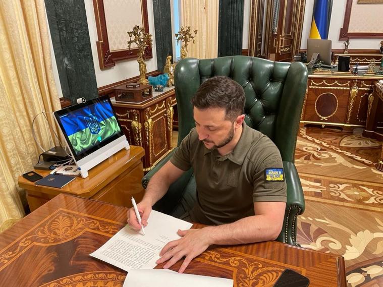 Президент створив три військових адміністрації у Луганській області