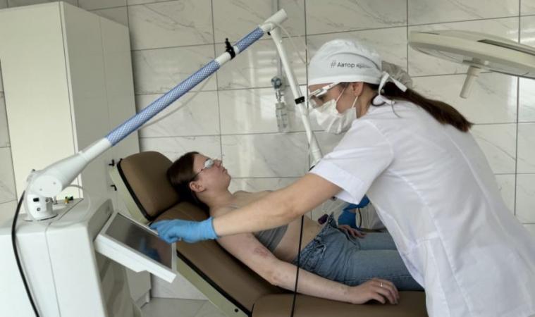 Постраждалій після удару по Дніпру сєвєродончанці відновлюють обличчя львівські лікарі