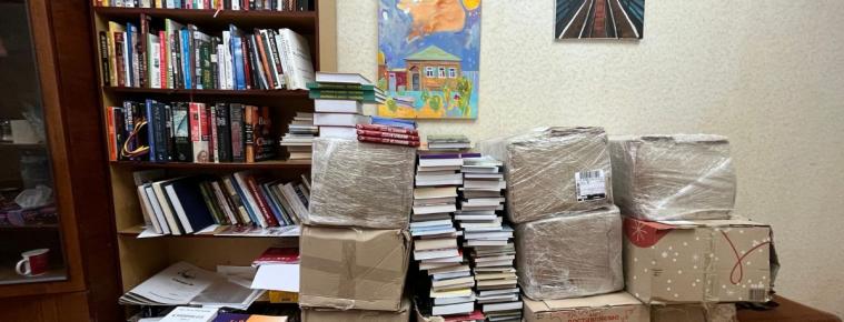 У бібліотеки луганських хабів благодійники передали дві тисячі українських книжок