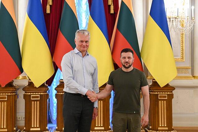 Литва не проти повернути Україні чоловіків для мобілізації: Науседа говорив про це із Зеленським