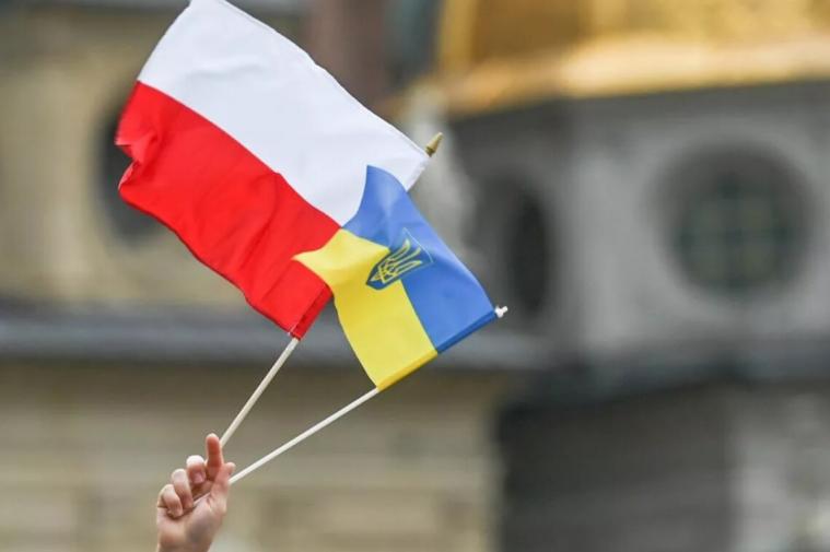 У Польщі сказали, коли продовжить термін легального перебування українців до 2025 року