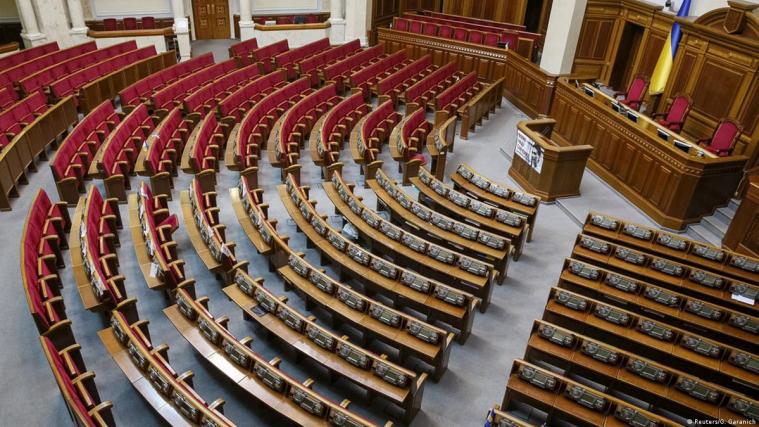 Більшість нардепів знову не з'явилися на роботу у Верховну Раду: парламент нічого не проголосував
