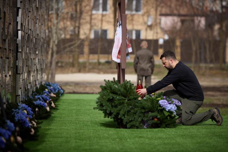 Друга річниця: Зеленський вшанував пам'ять загиблих у Бучі