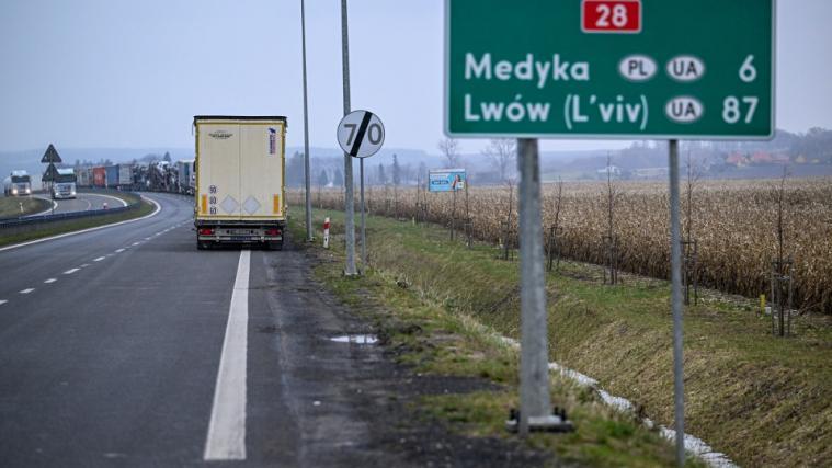 Блокада українсько-польського кордону продовжується: ускладнено рух для вантажівок