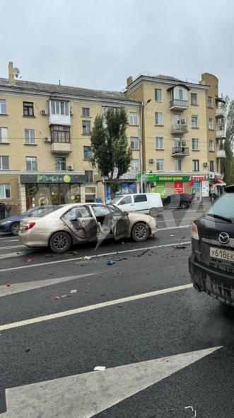 У центрі окупованого Луганська вибухнула машина, можливо - з військовими