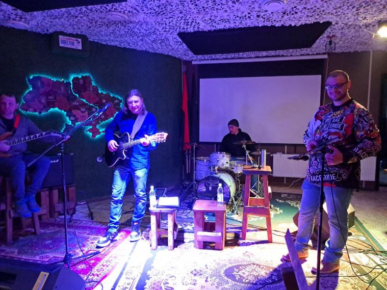 Музика як терапія: як змінився рок-гурт з Луганщини “Two Bus” 