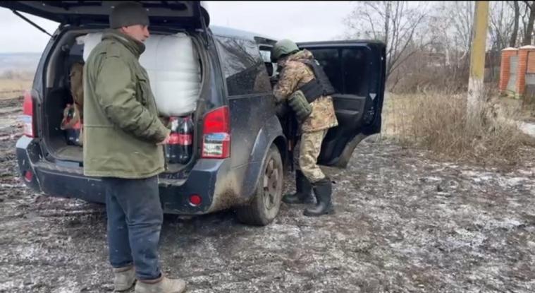 Жителям деокупованих селищ Луганщини доставили посуд та ковдри