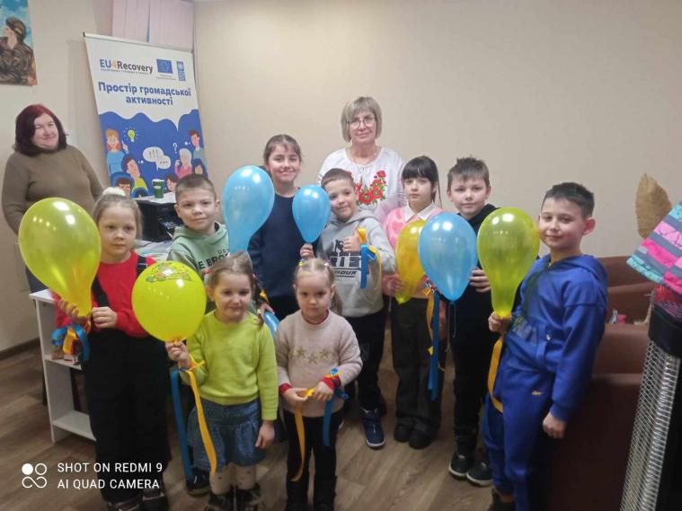 Для дітей ВПО Луганщини влаштували свято до Дня Соборності України