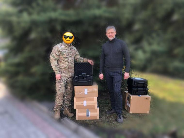 Луганчани передали 8 дронів військовим