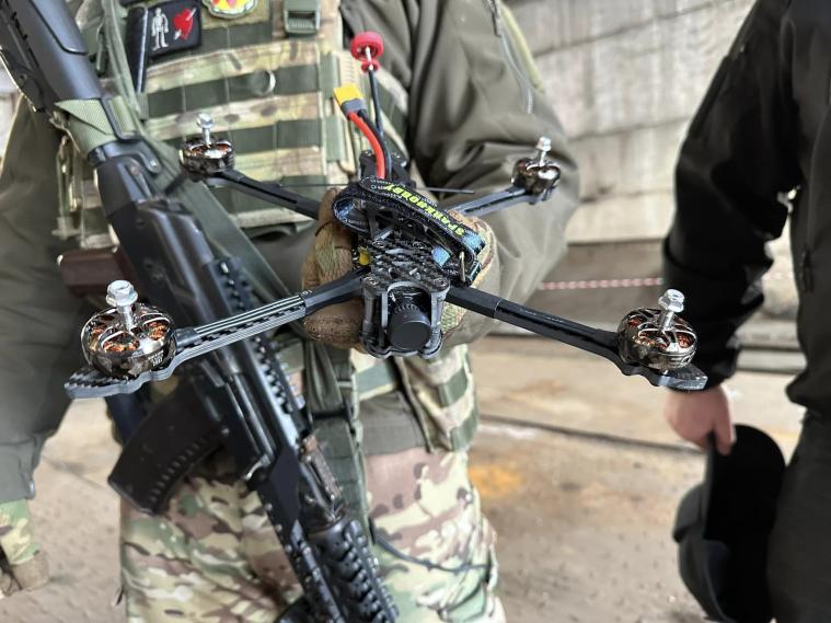 Луганчани передали військовим на фронт безпілотники