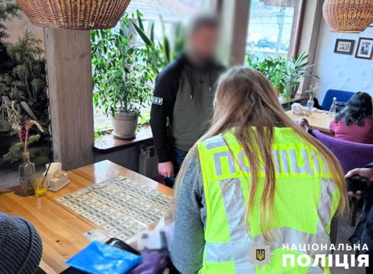Викрили киянку, яка за гроші обіцяла допомогти переселенці з Луганщини отримати соціальне житло